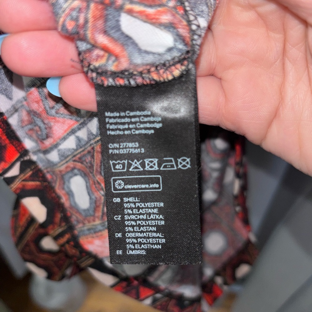H&M Red and Black Patterned Dress medium short date night pick cocktail - Picture 5 of 5